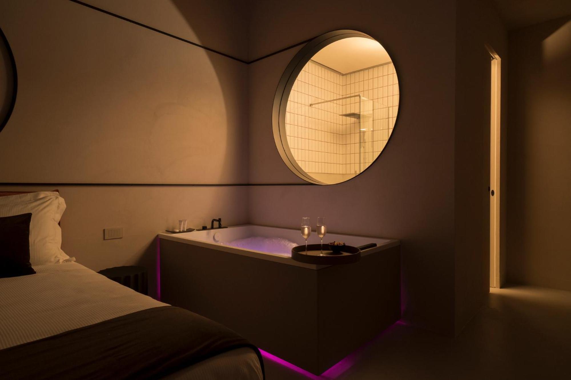 Demetra Luxury Suites เนเปิลส์ ภายนอก รูปภาพ