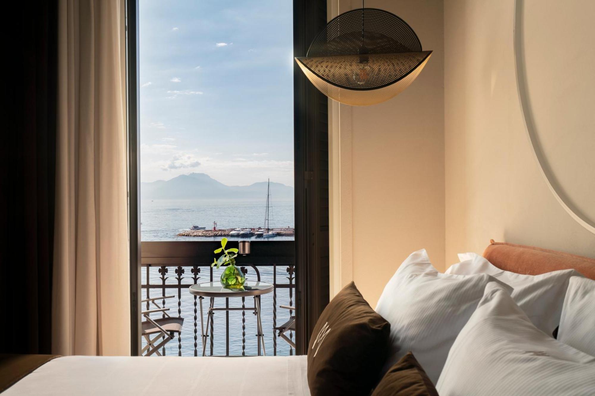 Demetra Luxury Suites เนเปิลส์ ภายนอก รูปภาพ