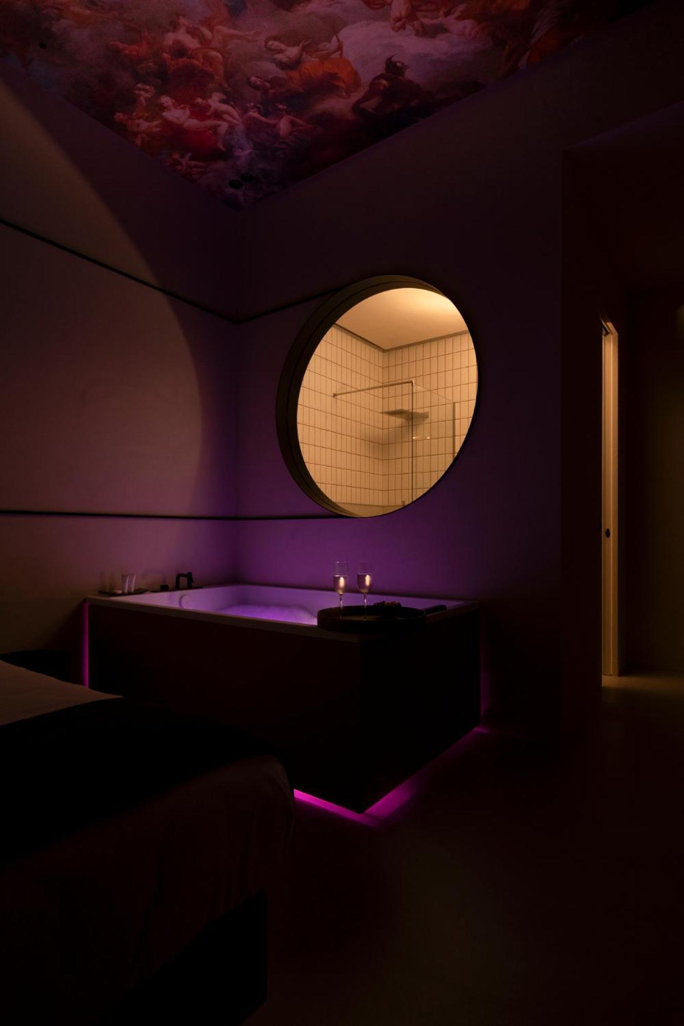 Demetra Luxury Suites เนเปิลส์ ภายนอก รูปภาพ